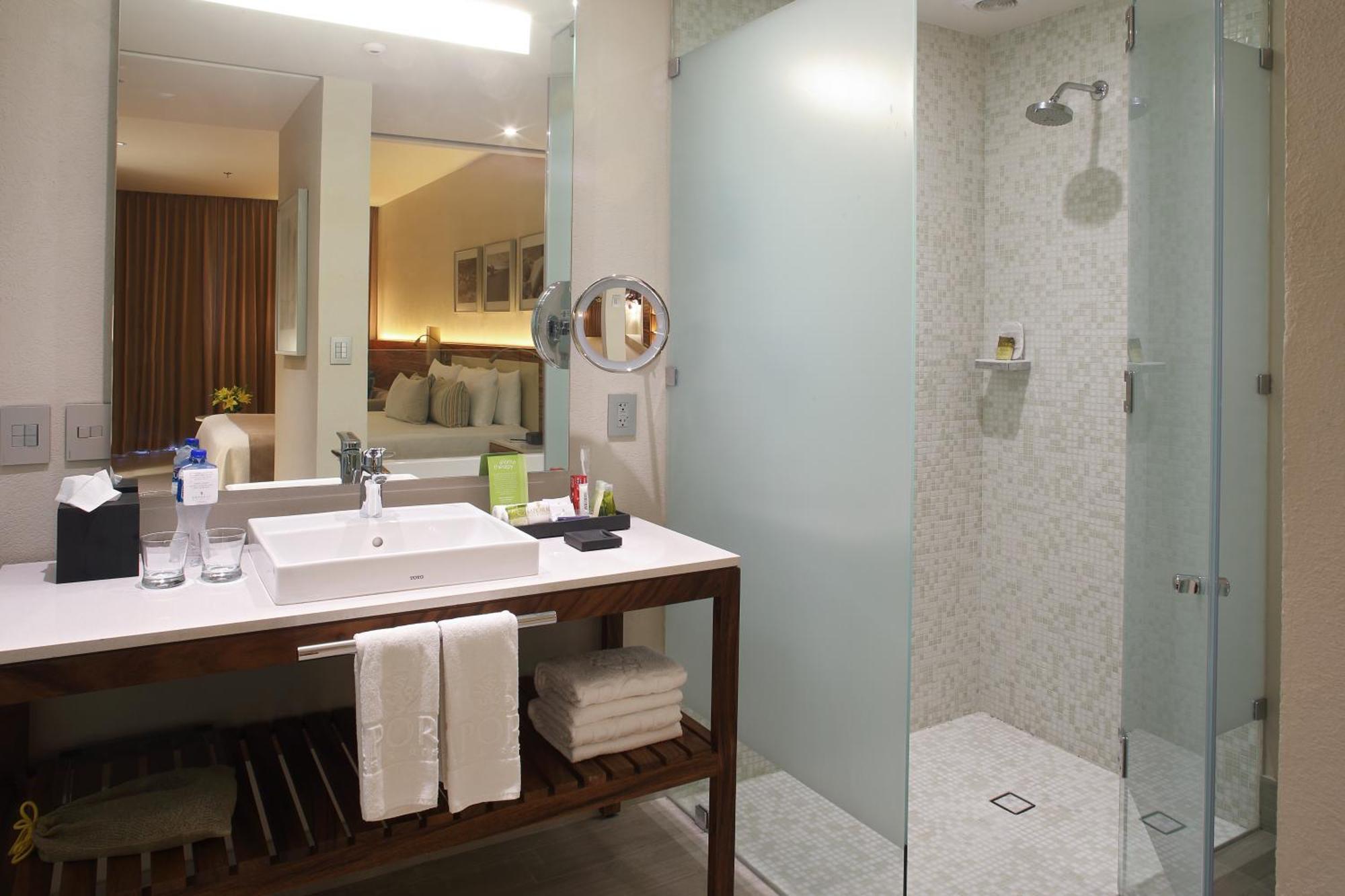 Suite Deluxe King Partial Ocean View